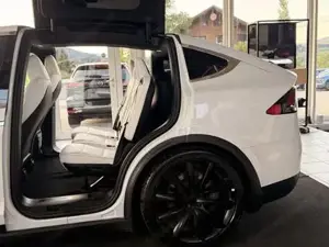 Tesla Model X Bild 11