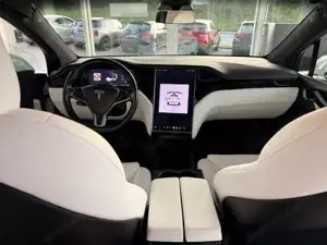 Tesla Model X Bild 3