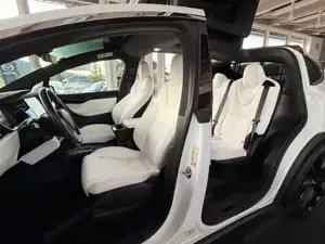 Tesla Model X Bild 12