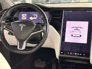 Tesla Model X Bild 13