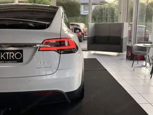 Tesla Model X Bild 4