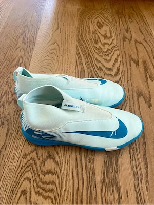 Hallenschuhe Nike Gr 38,5 Bild 3