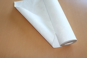 Tyvek Folie, Rollen mit ca. 2000 Laufmeter, unbeschriftet, 53 o. 41 cm Breite. Bierbank-Tischdecke. Bild 2