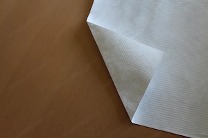 Tyvek Folie, Rollen mit ca. 2000 Laufmeter, unbeschriftet, 53 o. 41 cm Breite. Bierbank-Tischdecke. Bild 3