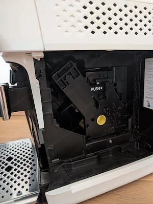 PHILIPS Serie 3200 Kaffeevollautomat EP3243 50 mit LatteGo Milchsystem in Matt-Weiß. Bild 5