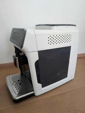 PHILIPS Serie 3200 Kaffeevollautomat EP3243 50 mit LatteGo Milchsystem in Matt-Weiß. Bild 2
