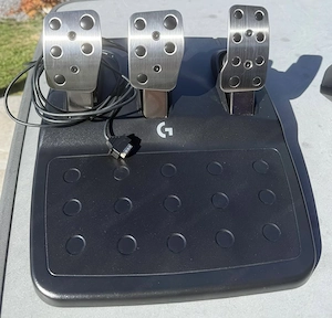 Logitech Renn-Lenkrad, Pedale und Kopfhörer  Bild 3