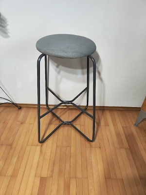 Hocker Metall und Textilien 