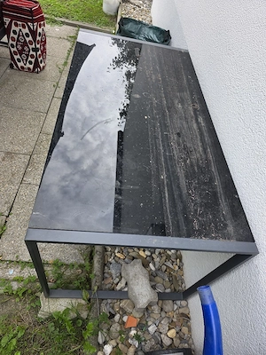 Schöner Tisch mit Glasplatte  Bild 2