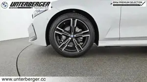 BMW 320d xDrive M Sportpaket // Carbon Interieur // Anhängerkupplung elektrisch Bild 15