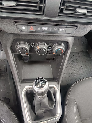 Dacia  Sandero  mit AHK,  Benziner,  Top Zustand  Bild 9