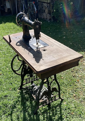 Tischnähmaschine Adler antik Bild 5