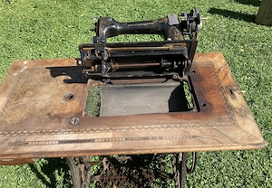 Tischnähmaschine Adler antik Bild 3
