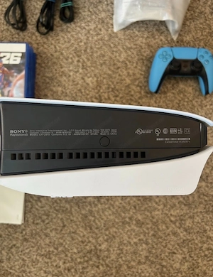 Sony PlayStation 5 Slim mit Laufwerk, weiß, 1 TB SSD + 2 Controller + 4 Spiele Bild 3