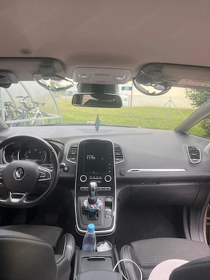 Sehr gepflegter und sparsamer Renault Scenic (2018) Schweiz Bild 3