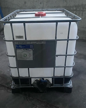 Container IBC auf Kunsstoffpalette 1000L