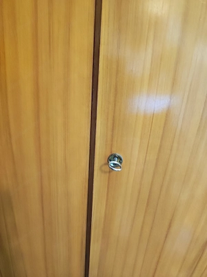 Antiker Kleiderschrank zweitürig  Bild 2