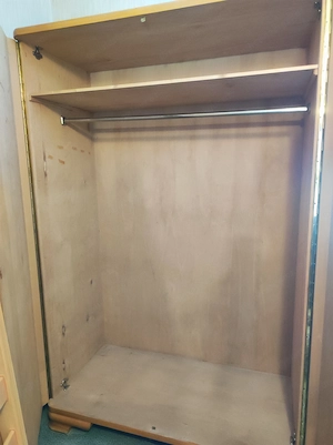 Antiker Kleiderschrank zweitürig  Bild 3