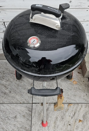 Weber Kettle Plus 47 cm Kugelgrill inkl. Grillbürste Bild 2