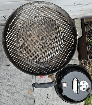 Weber Kettle Plus 47 cm Kugelgrill inkl. Grillbürste Bild 5