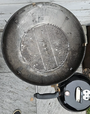 Weber Kettle Plus 47 cm Kugelgrill inkl. Grillbürste Bild 4