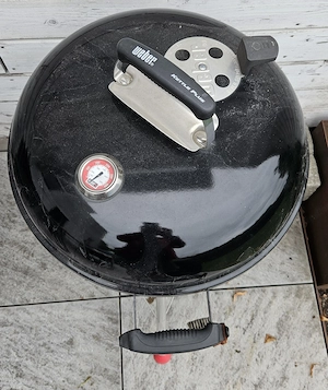 Weber Kettle Plus 47 cm Kugelgrill inkl. Grillbürste Bild 3
