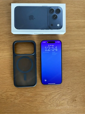 iPhone 17 Pro - deep blue