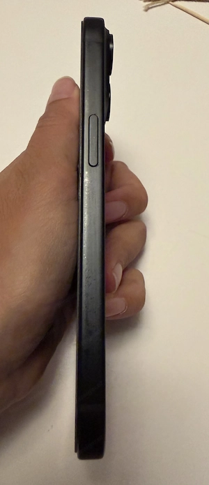 iPhone 15 schwarz  Bild 4
