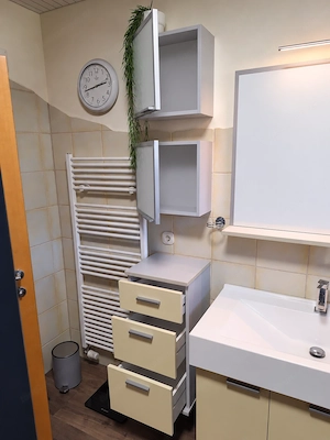 Sehr gut erhaltene Badezimmermöbel zu verkaufen Bild 2