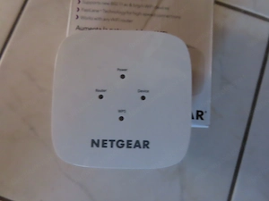 NETGEAR WLAN Verstärker mit Steckdose Bild 2