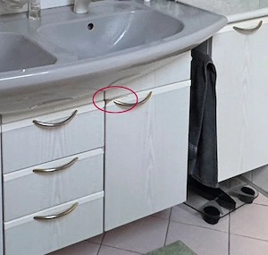 Spiegelschrank + Waschtischunterschrank + Doppelwaschtisch + ev. Eckbadewanne Bild 2