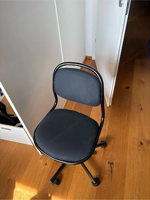 Hochbett mit Schreibtisch und Kinderbürostuhl Bild 2