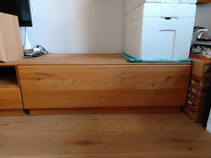 Wandschrank und dazugehöriger Schubladenschrank Bild 3