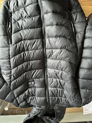 schwarze heizjacke