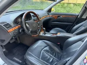 Mercedes E500 4 Matic Tüv 8 27 + 4 mon Bild 7