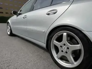 Mercedes E500 4 Matic Tüv 8 27 + 4 mon Bild 3