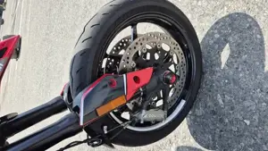 Ducati Hypermotard 950 Bild 3