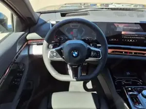 BMW 5er Touring M Sportpaket Pro 540d Steptronic xDrive 210 kW (286 PS), Automatik, Allrad Bild 7