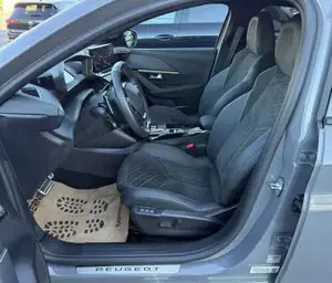 Peugeot 208 Bild 16