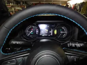 Jeep Wrangler Rubicon 4XE Blau Strom Benzin Bild 4