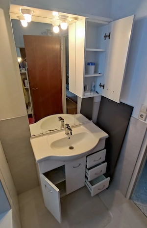 Badezimmermöbel inkl Waschtisch und Spiegel Bild 2