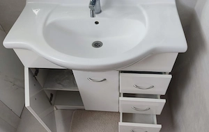 Badezimmermöbel inkl Waschtisch und Spiegel Bild 4