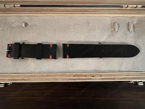 Armbanduhr mit Handaufzug in der Holzschatulle Bild 6