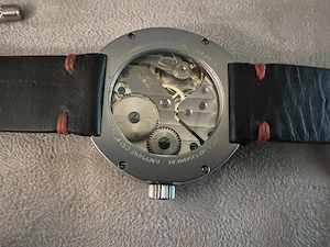 Armbanduhr mit Handaufzug in der Holzschatulle Bild 3