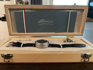 Armbanduhr mit Handaufzug in der Holzschatulle Bild 5