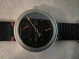 Armbanduhr mit Handaufzug in der Holzschatulle Bild 2