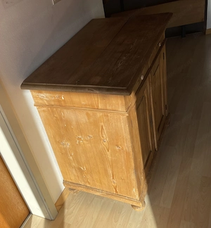 Alte Bauernanrichte   Holzkommode mit 2 Türen und 2 Schubladen Bild 2