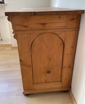Alte Bauernanrichte   Weichholzkommode mit 2 Laden und 2 Türen Bild 5