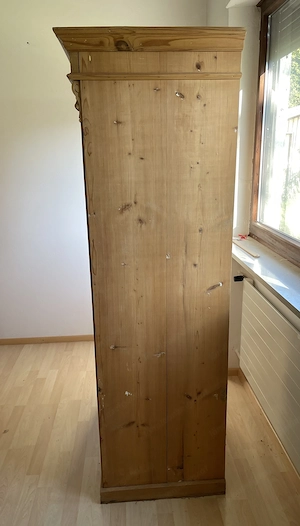 Alter eintüriger Bauernschrank   Weichholz Kleiderschrank Bild 2