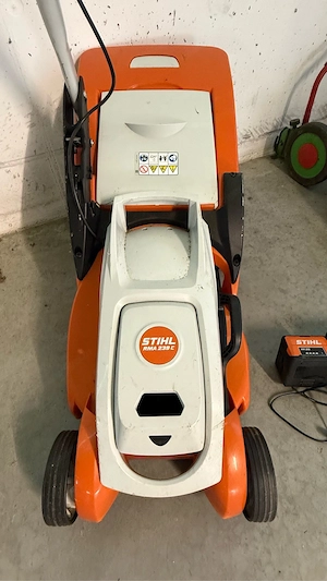 STIHL Akku-Rasenmäher RMA 239 C Set mit AK 20 und AL 101 Bild 2